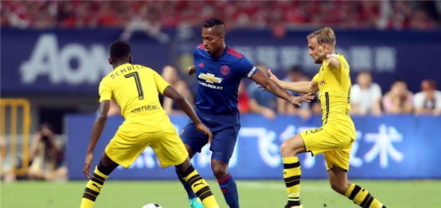 使他们在两 使他们在两